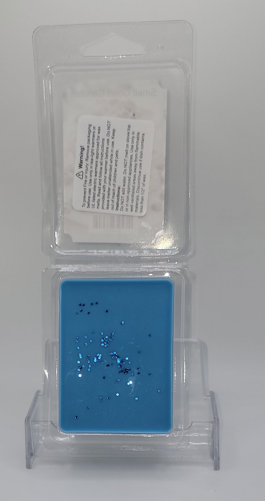 Soy wax melt with long-lasting blueberry, vanilla, and cinnamon scent