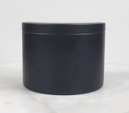 Warm and inviting coffee-scented candle with butter, tonka, and maple