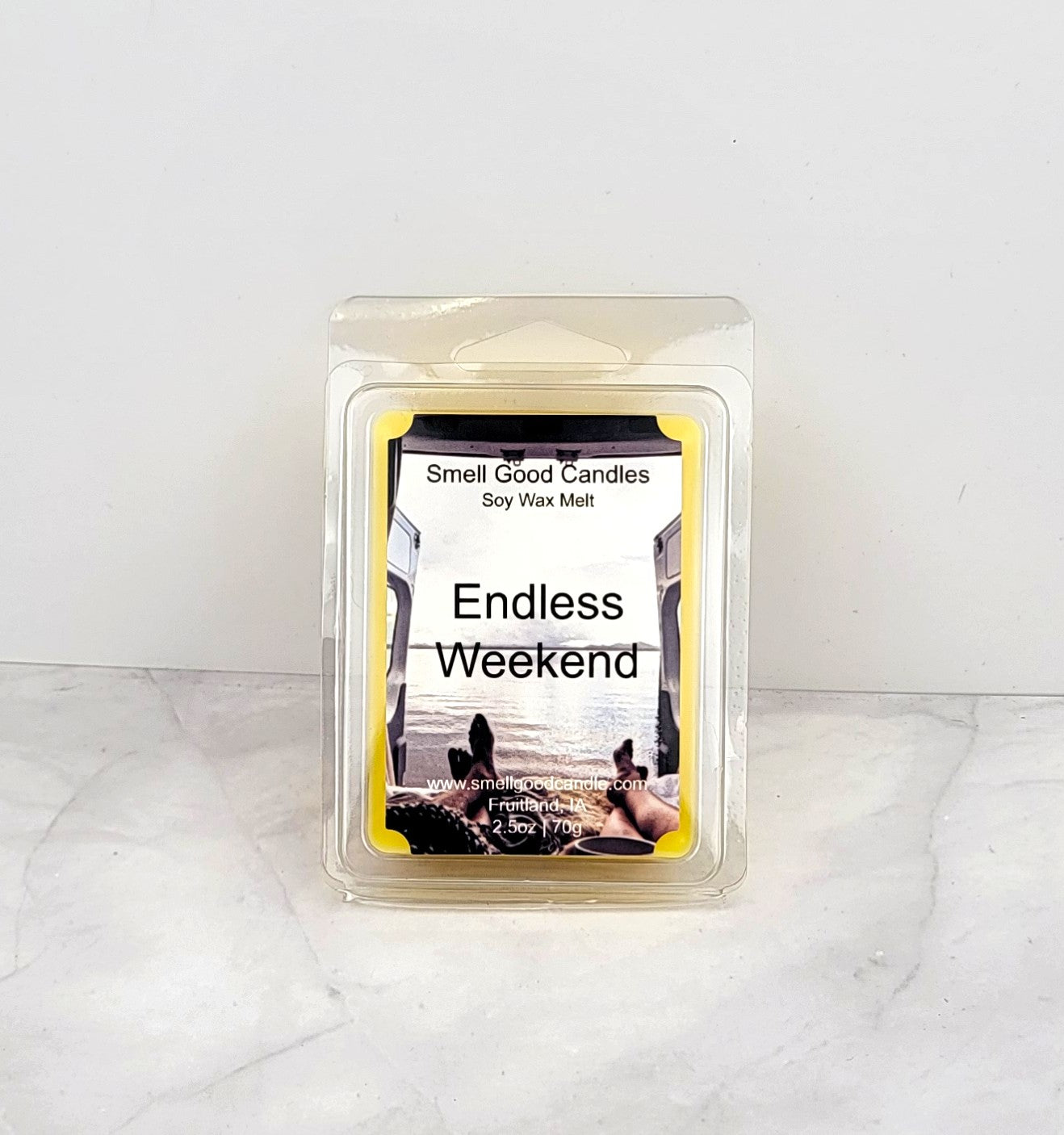 Endless Weekend Soy Wax Melt – citrus, berry, magnolia, and vanilla scent.